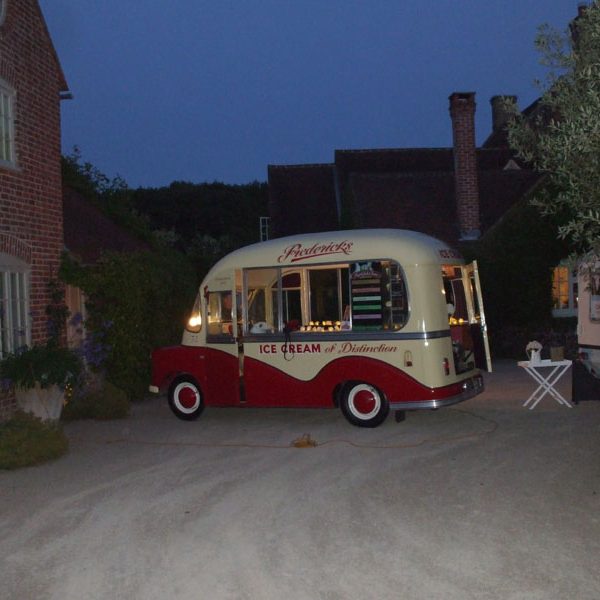Sussex Vintage Ices at a birthday party